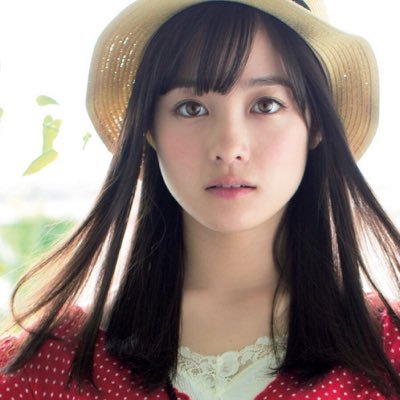 橋本環奈のメイク法⑥チークとリップカラーはピンク