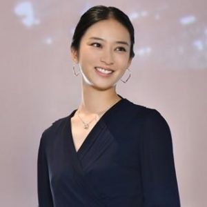 武井咲の髪型画像集 ドラマの活躍で代30代女性に大人気 Kyun Kyun キュンキュン 女子が気になるエンタメ情報まとめ