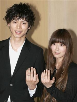 シンガーソングライターの絢香さんと結婚