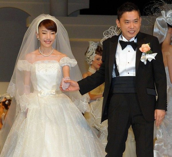 1990年に芸人の松永光代と結婚