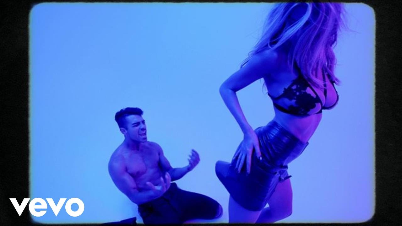 DNCE - Body Moves - YouTube