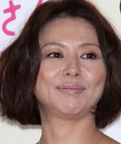 小泉今日子はタバコが原因で肌が汚い すっぴん画像も徹底紹介 Kyun Kyun キュンキュン 女子が気になるエンタメ情報まとめ