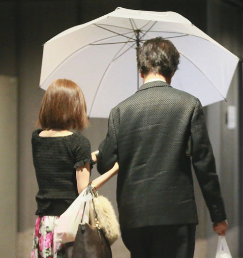 相合い傘でホテルへ
