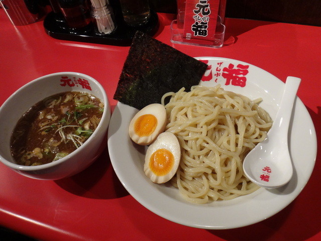 太めの麺が特徴