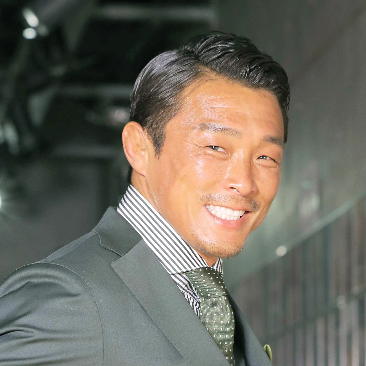 秋山成勲は格闘家、YouTuberとして活躍