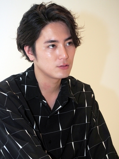 俳優歴10年のイケメン俳優